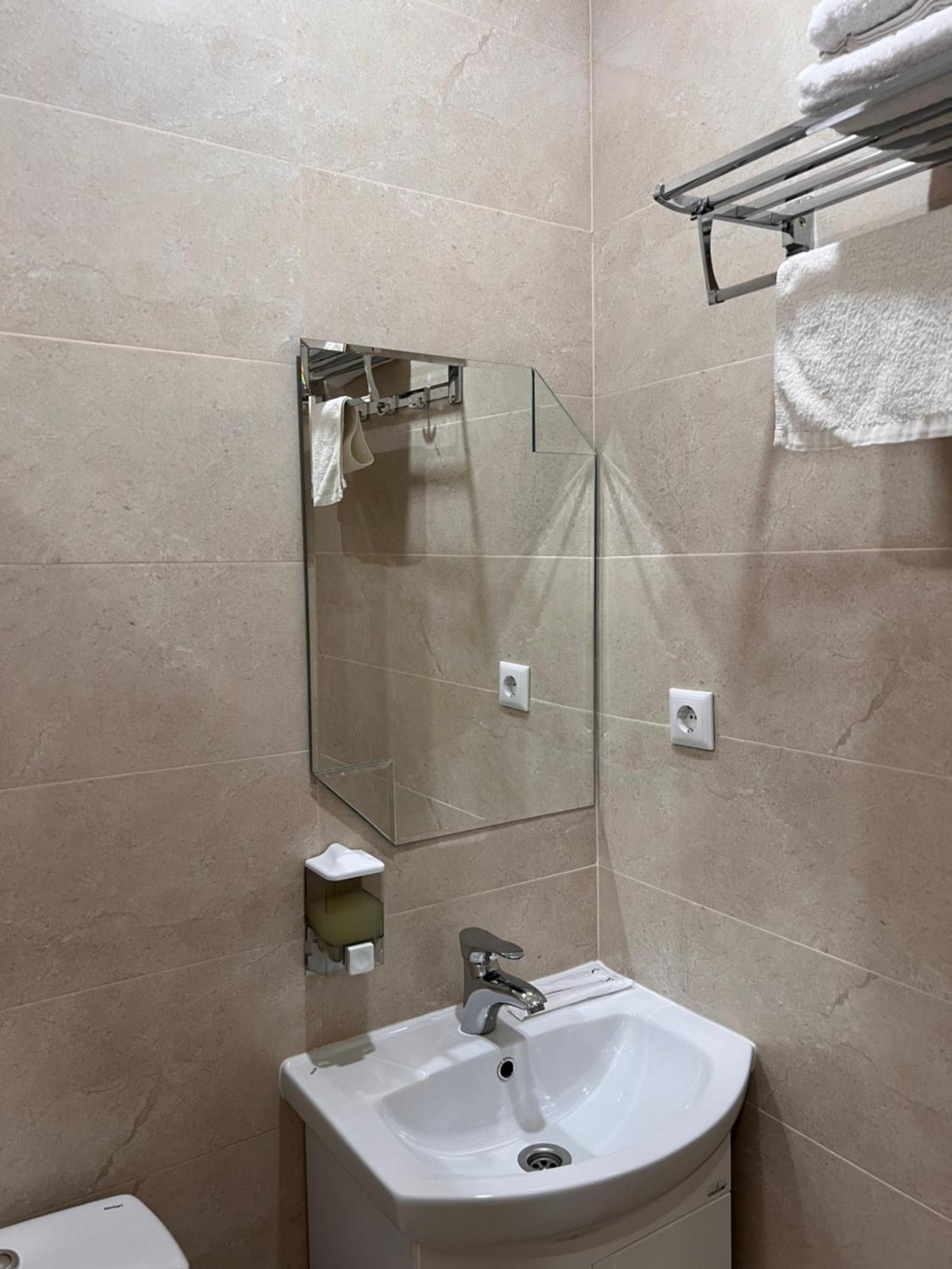 Hotel Гостинично-Банный Комплекс Майами Люкс Kustanaj Zewnętrze zdjęcie